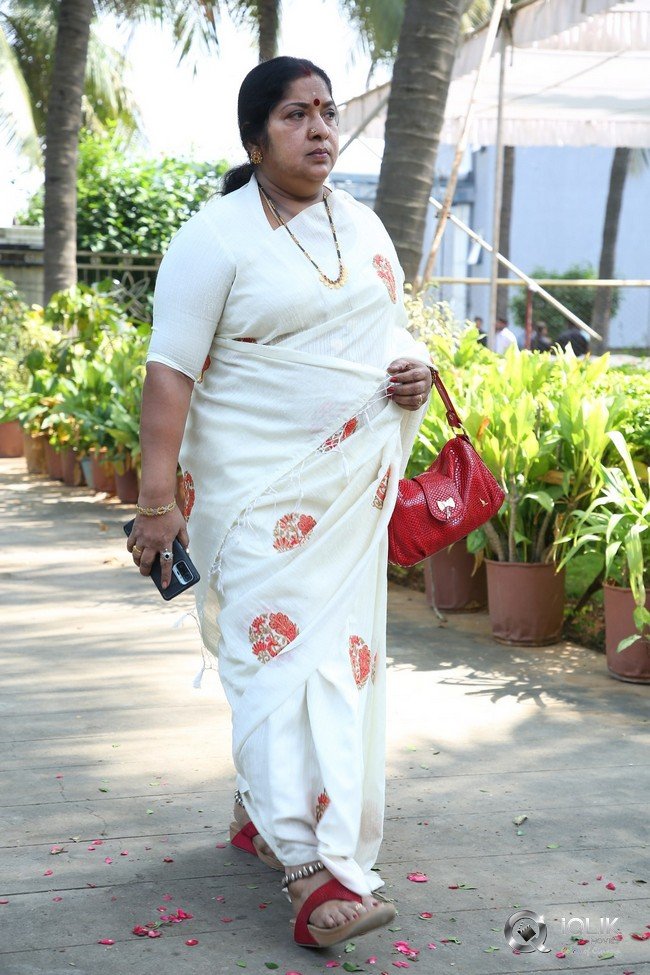 Celebrities-pay-homage-to-superstar-Krishna